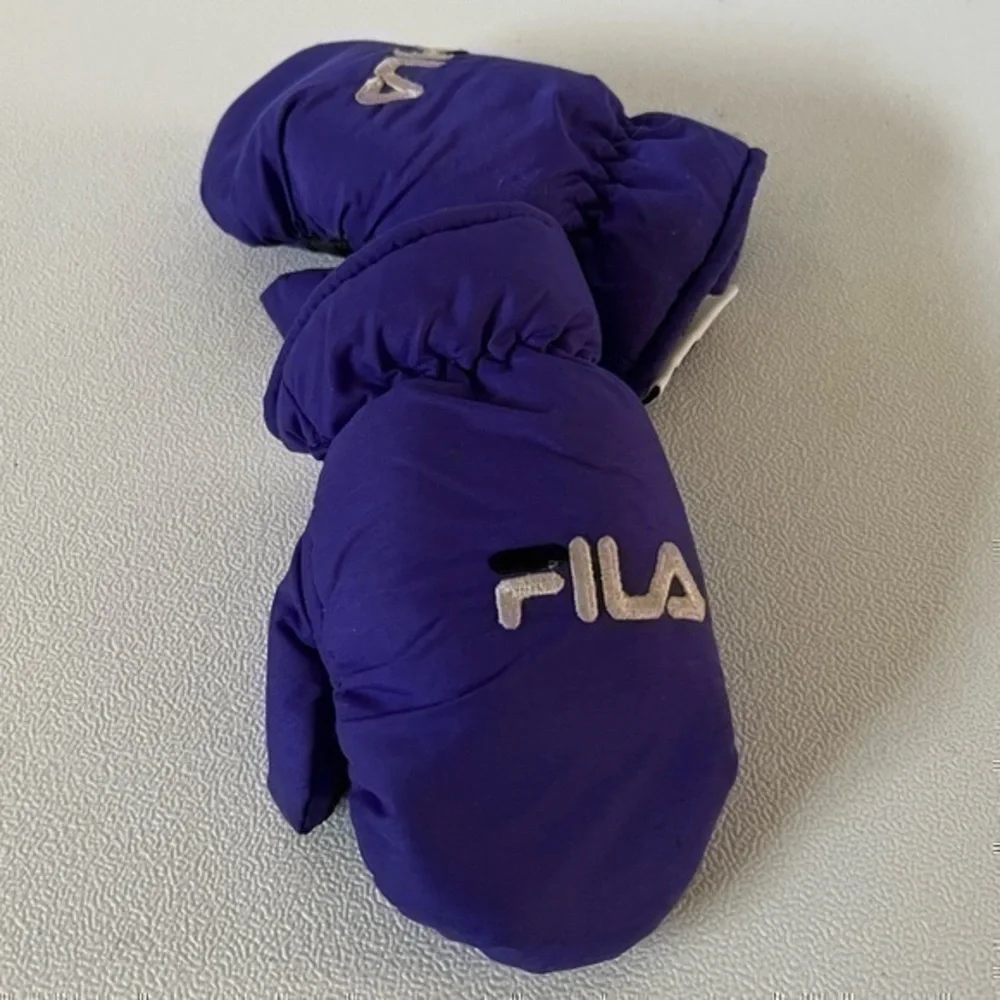 Fila, children’s Thinsulate lined,S, mittens, nylon shell, with bonus mittens